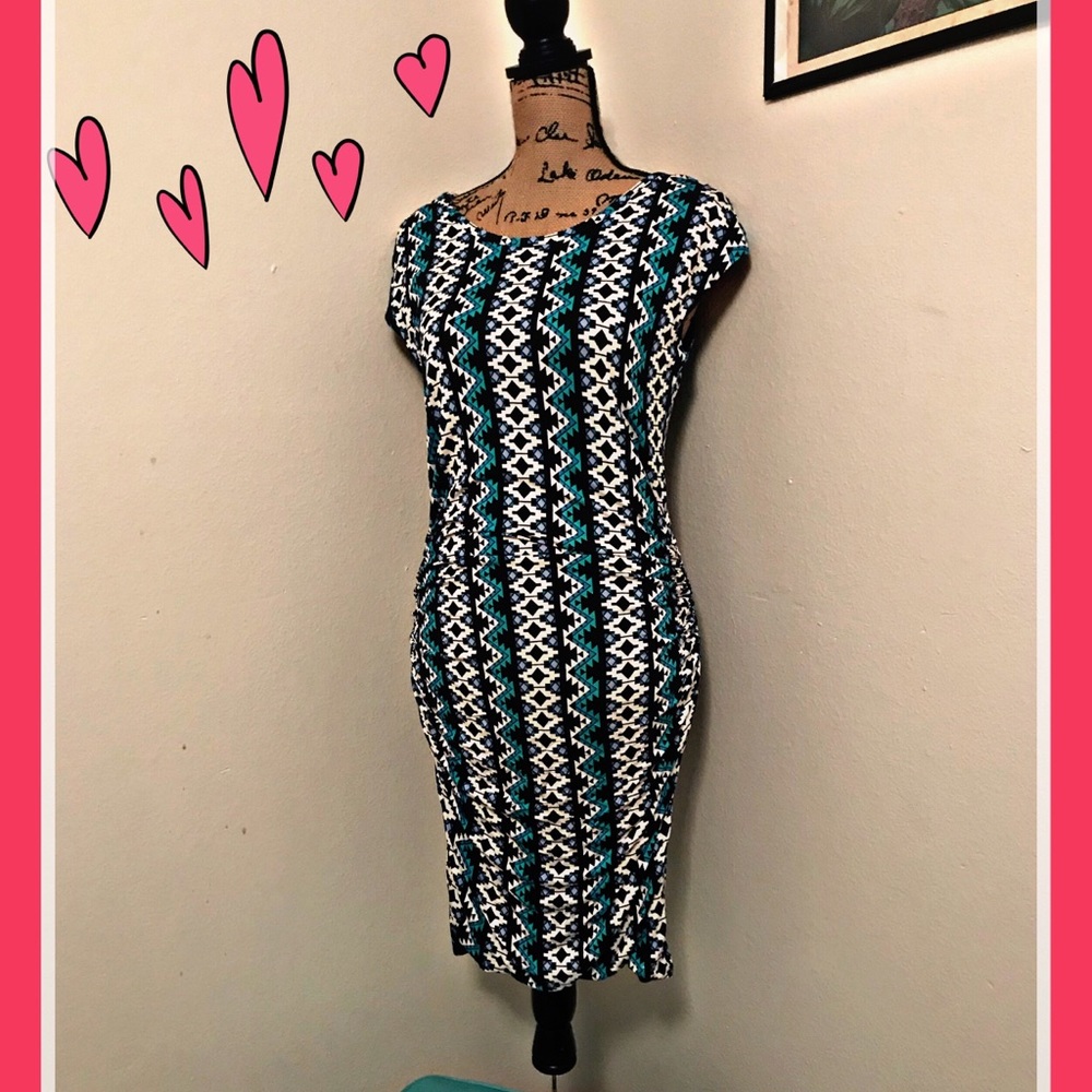 Beautiful fitted dress. Perfect for office casual!